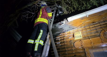 Лазня палала в одному з районів Запоріжжя – кадри