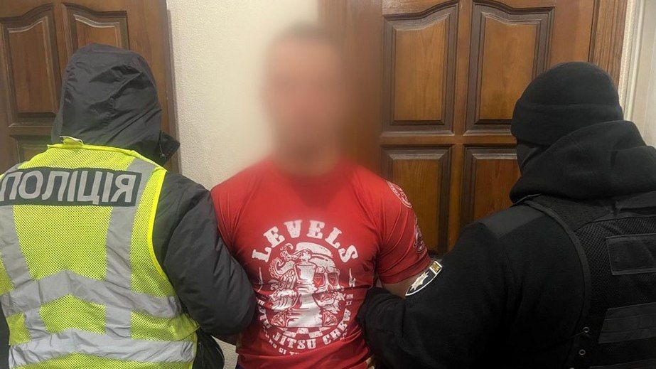 Сексуальне насильство над 11-річною дитиною: у Києві затримали тренера з Запоріжжя