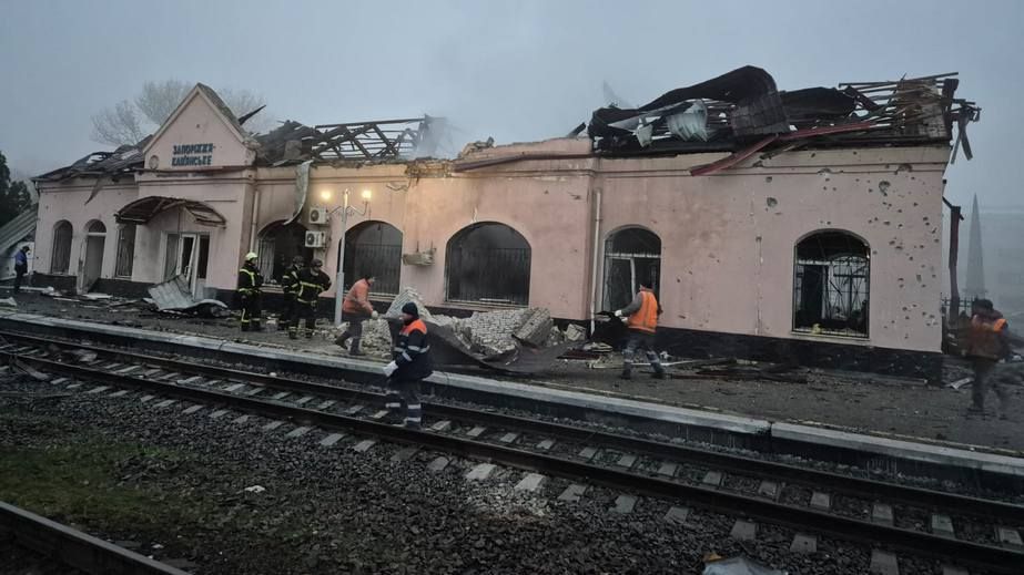 Через російську атаку затримуються поїзди сполученням із Запоріжжям – деталі