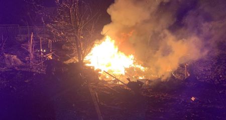 Пылали дома, есть раненая – последствия ударов РФ по поселку под Запорожьем