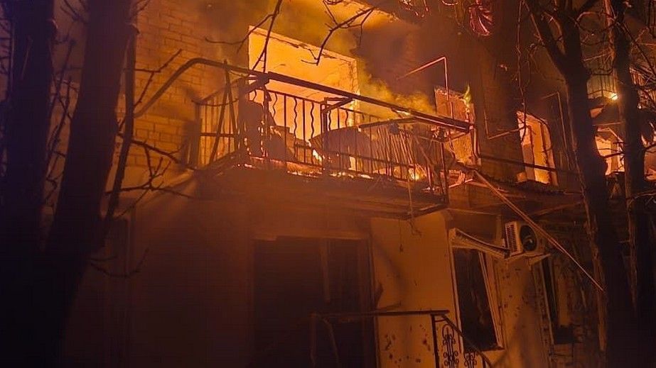 В Оріхові на Запоріжжі після обстрілів горіли квартири