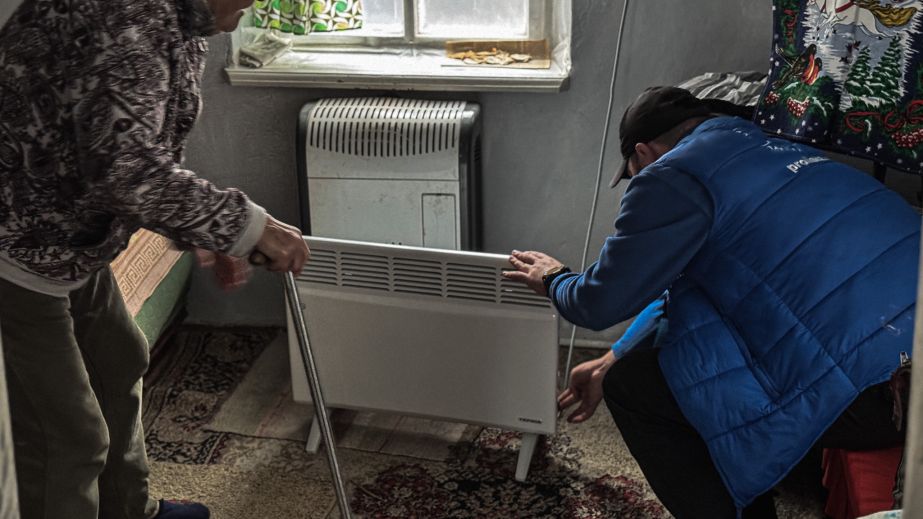 Волонтери допомогли утеплитися майже двом десяткам родин під Запоріжжям