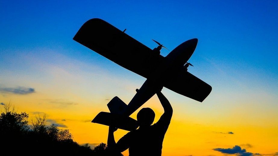 У запорізькому Бердянську лунали потужні вибухи: виникли пожежі