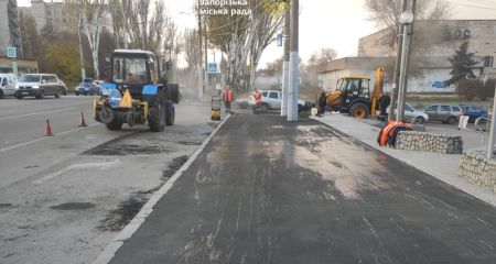 Понад 200 м² тротуару відремонтували біля зупинки в Запоріжжі