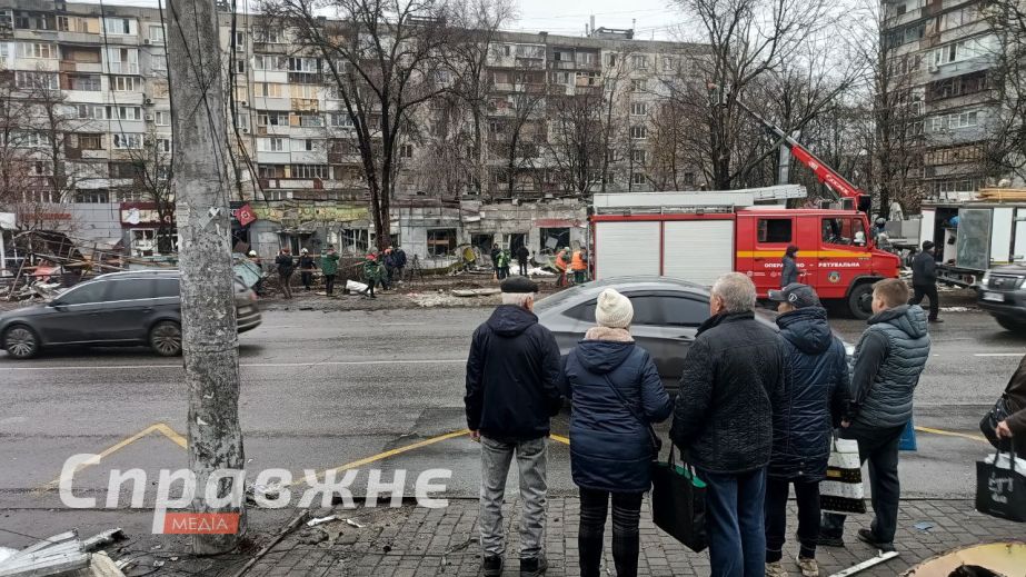 Понад 200 вибитих вікон "закрили” в будинках Запоріжжя після авіаудару