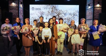 День матери в Запорожье: городской совет вручил грамоты и подарки