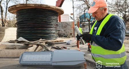 "Розумне" світло встановлюють на 13 вулицях та 25 переходах у Запоріжжі &ndash; локації