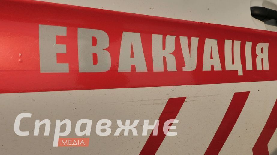 Родину з дитиною та двох жінок евакуювали поліцейські Запоріжжя
