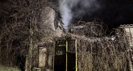 У Запорізькому районі горіла дача &ndash; кадри