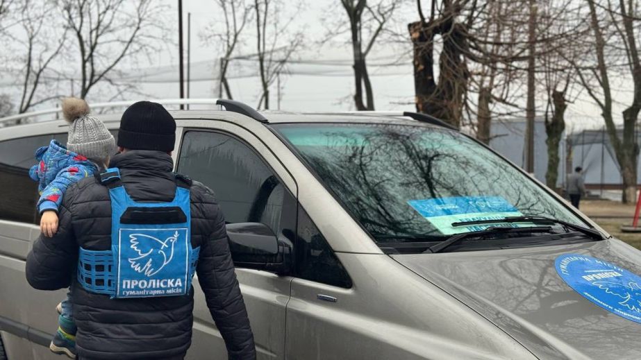 Евакуйовані родини з Кушугума прибули до центру в Запоріжжі &ndash; кадри