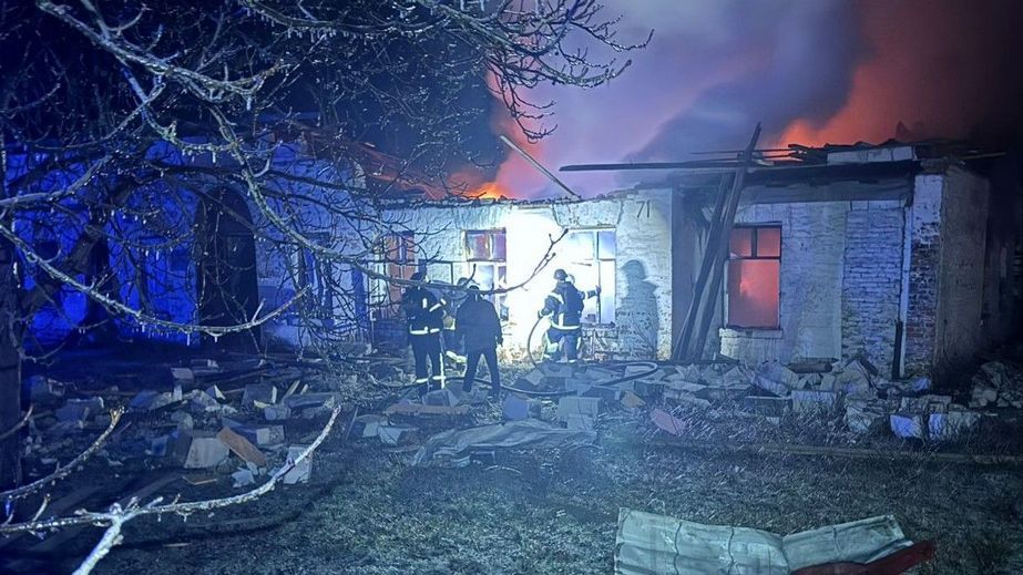 Масштабные пожары возникли после вражеских обстрелов на Запорожье