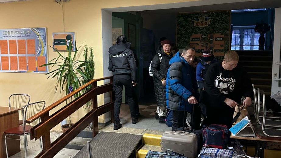 Из прифронтового Кушугума под Запорожьем вывезли семь семей &ndash; кадры