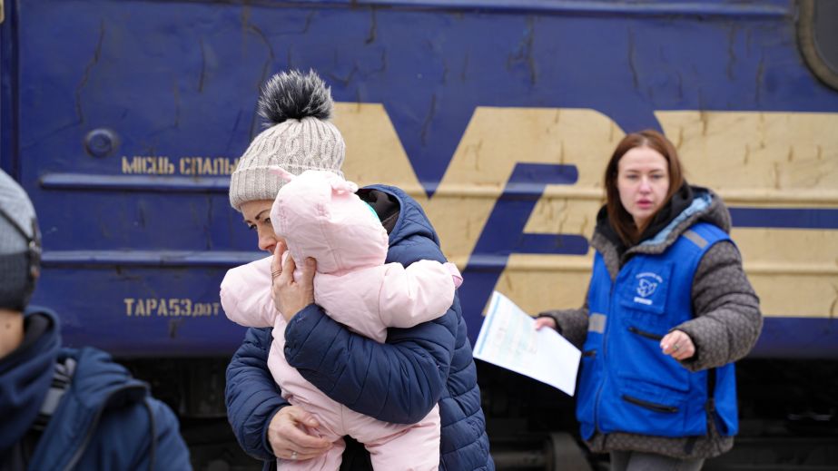 Укрзалізниця евакуює людей з прифронтових громад на Запоріжжі: куди їдуть