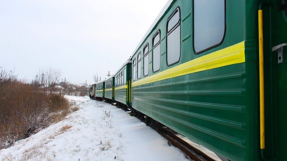 Маршрути приміських поїздів на Запоріжжі змінили через обстріли