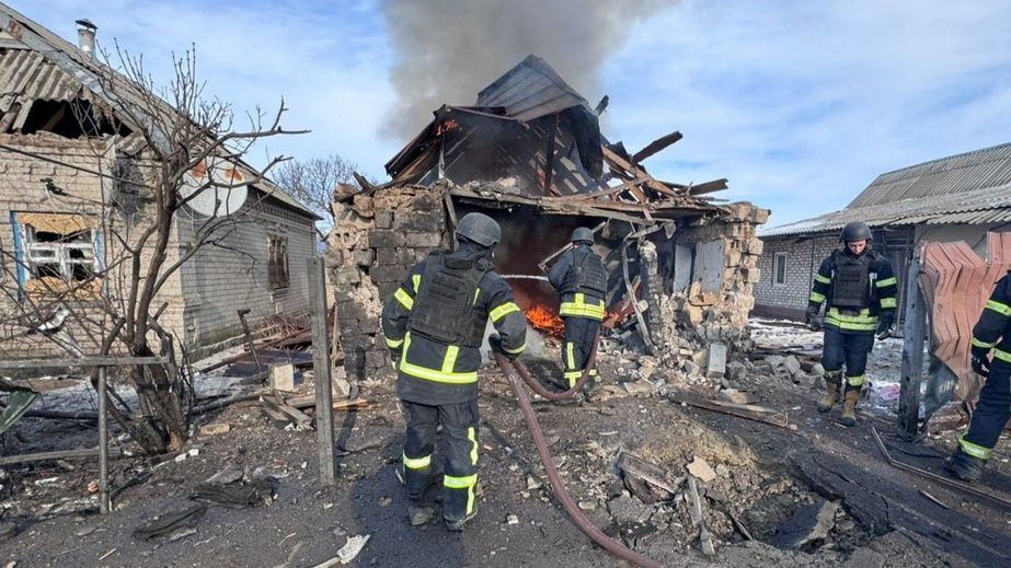 Будинки та гараж горіли через російські обстріли на Запоріжжі