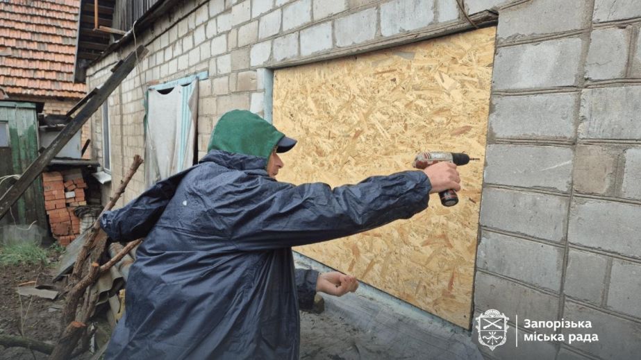 Почти 120 домов в двух районах: в Запорожье выросло количество разбитых домов