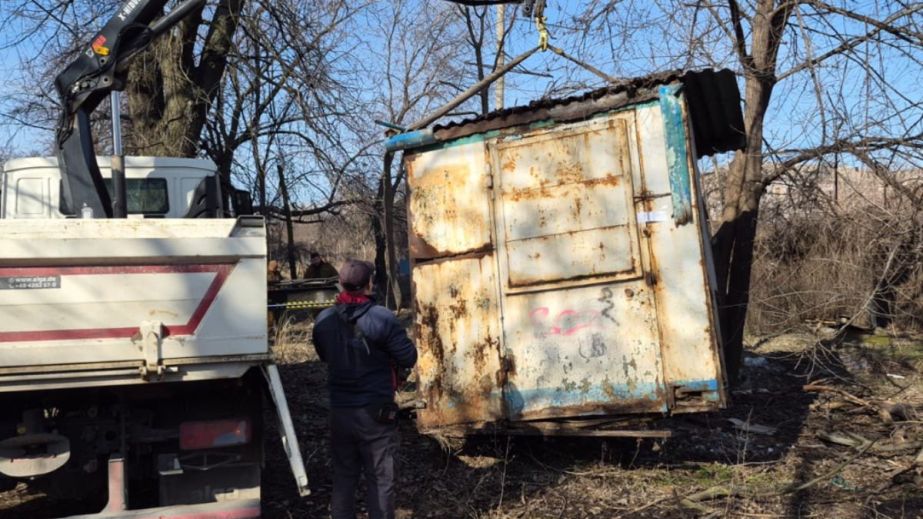 Кіоск із "начинням&rdquo; усередині прибрали в Запоріжжі