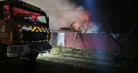Будинки палали через обстріл Запорізького району: серед постраждалих &ndash; підліток