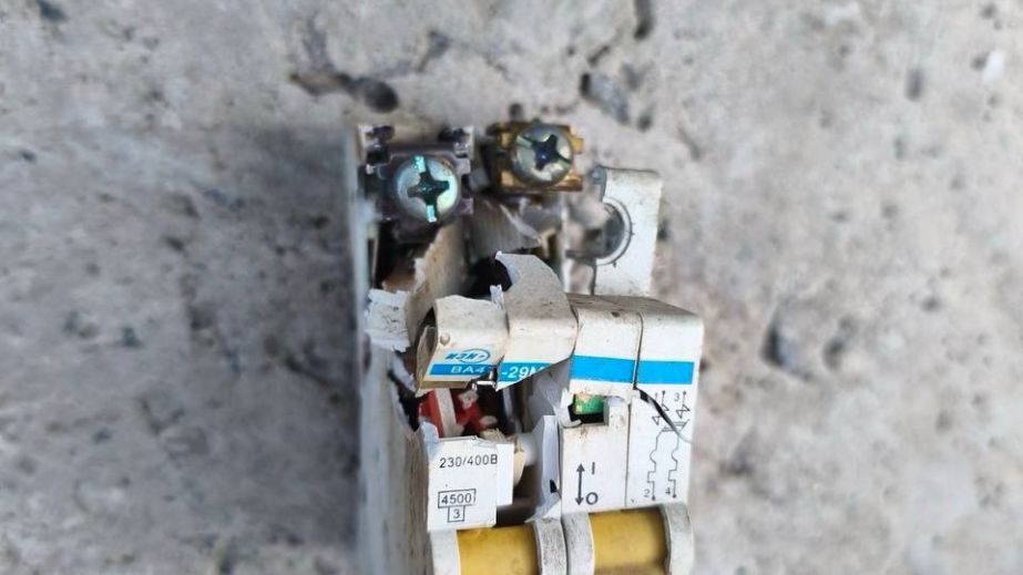 Вандали пошкодили мережу вуличного освітлення в селищі під Запоріжжям