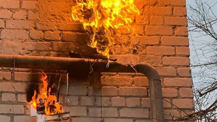 Пожежі виникли після обстрілів у Запоріжжі та районі