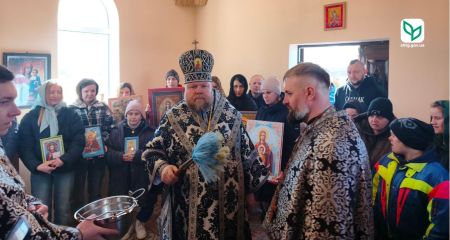 Строили почти 10 лет: под Запорожьем освятили храм