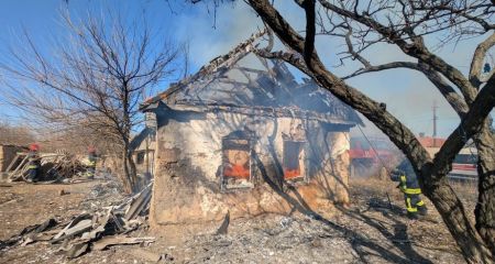 Будинок палав під Запоріжжям: постраждала жінка