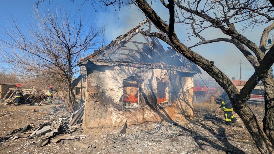 Дом пылал под Запорожьем: пострадала женщина