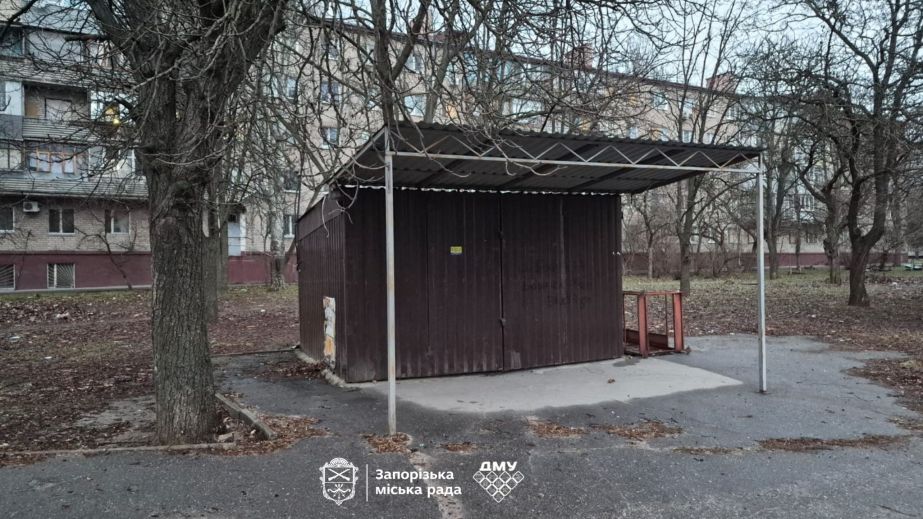 Очередной самовольный киоск снесли в Шевченковском районе Запорожья &ndash; фото