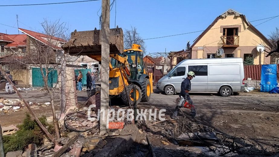 Російські обстріли пошкодили більше 100 будинків у Запоріжжі