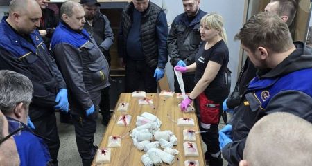 Працівників запорізького заводу вчили надавати першу допомогу &ndash; кадри