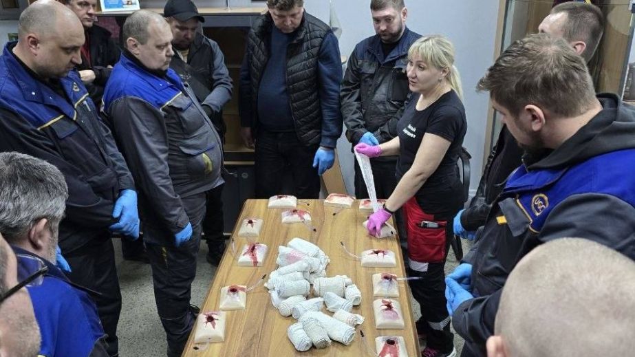 Работников запорожского завода учили оказывать первую помощь &ndash; кадры