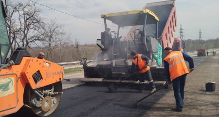 Временные неудобства для водителей: ремонт дорог проходит во всех районах Запорожья