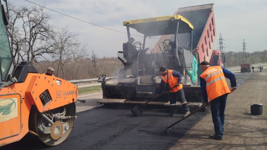 Временные неудобства для водителей: ремонт дорог проходит во всех районах Запорожья