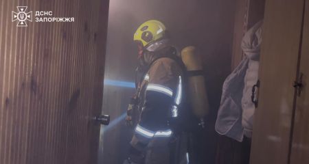 Загиблий та поранені: поштове відділення та авто палали на Запоріжжі після атак РФ