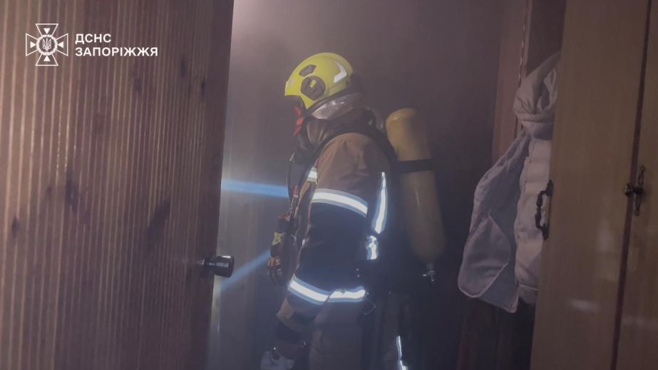 Погибший и раненые: почтовое отделение и авто пылали на Запорожье после атак РФ