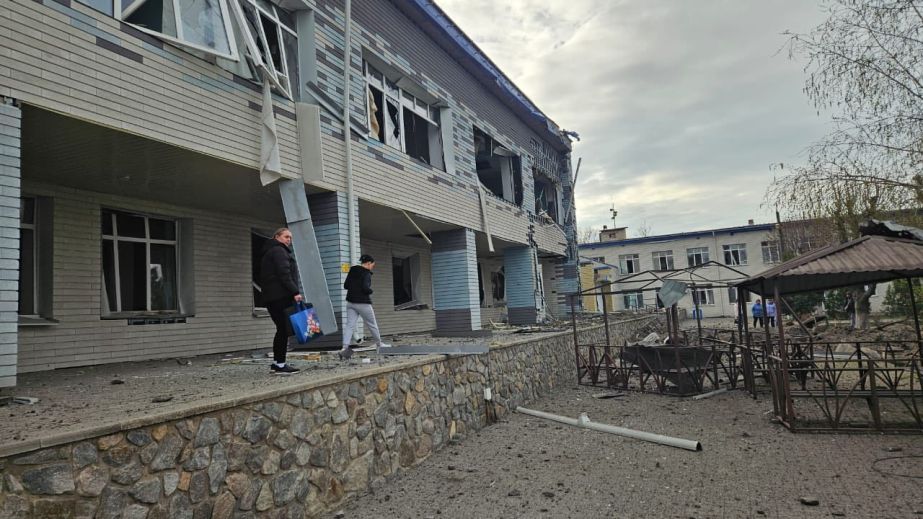 Удар РФ розтрощив гімназію в селищі Балабине під Запоріжжям