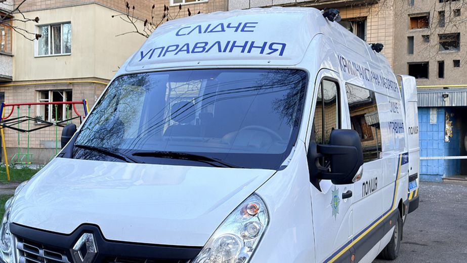 Поклав тіло на диван і ліг спати: запоріжець до смерті забив жінку палицею