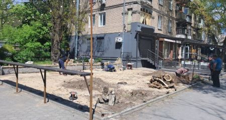 У Запоріжжі зупинили встановлення літнього майданчика під вікнами