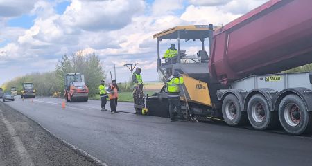 На Запорожье ремонтируют дороги: среди них &ndash; эвакуационные маршруты