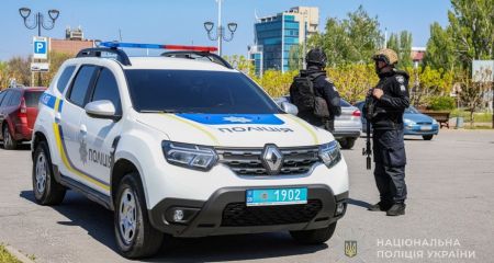 Їв неоплачені продукти прямо в магазині: запоріжець погрожував перехожим гранатою
