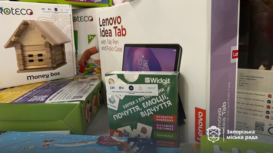 Запорізьким дітям передали навчальні набори в межах гуманітарного проєкту
