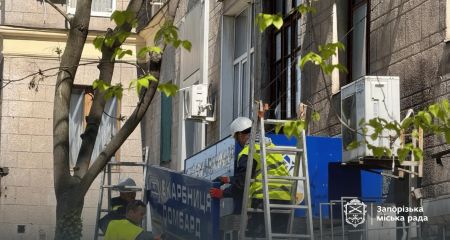 Рекламу зняли з історичної будівлі в центрі Запоріжжя