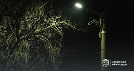 Світла не було 25 років: на Бабурці в Запоріжжі встановили нові ліхтарі