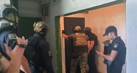 В Запорожье накрыли банду авторитета после кражи: изъято оружие и миллионы