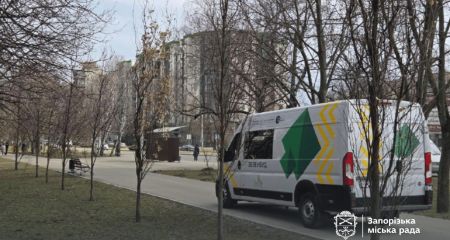 У Запоріжжі взялися за прибирання торішнього листя та відсіву &ndash; локації