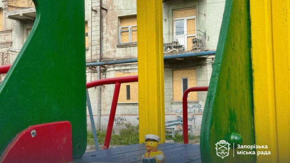 Поврежденную вражеским дроном площадку восстанавливают в Запорожье &ndash; как выглядит