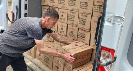 Гуманітарку роздали мешканцям Балабиного під Запоріжжям