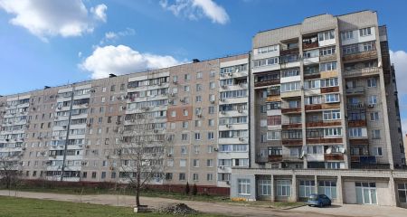 Более 600 "квадратов" кровель починили после атак РФ в Запорожье