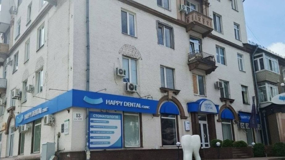 Стоматологическая клиника в центре Запорожья осталась без вывески