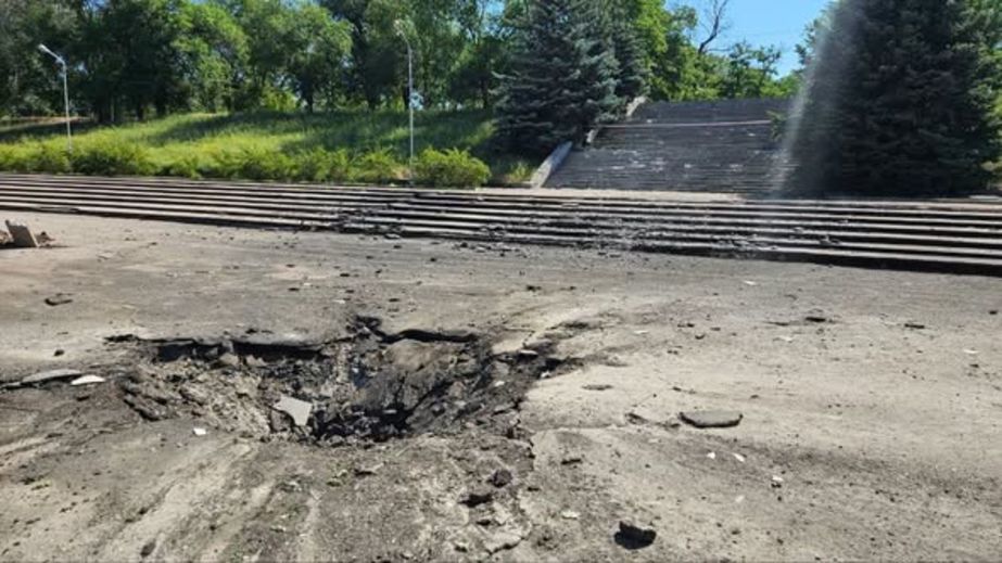 Понад 2 тис. кв. м засмічених земель &ndash; наслідки удару по Запоріжжю зафіксували держекоінспектори